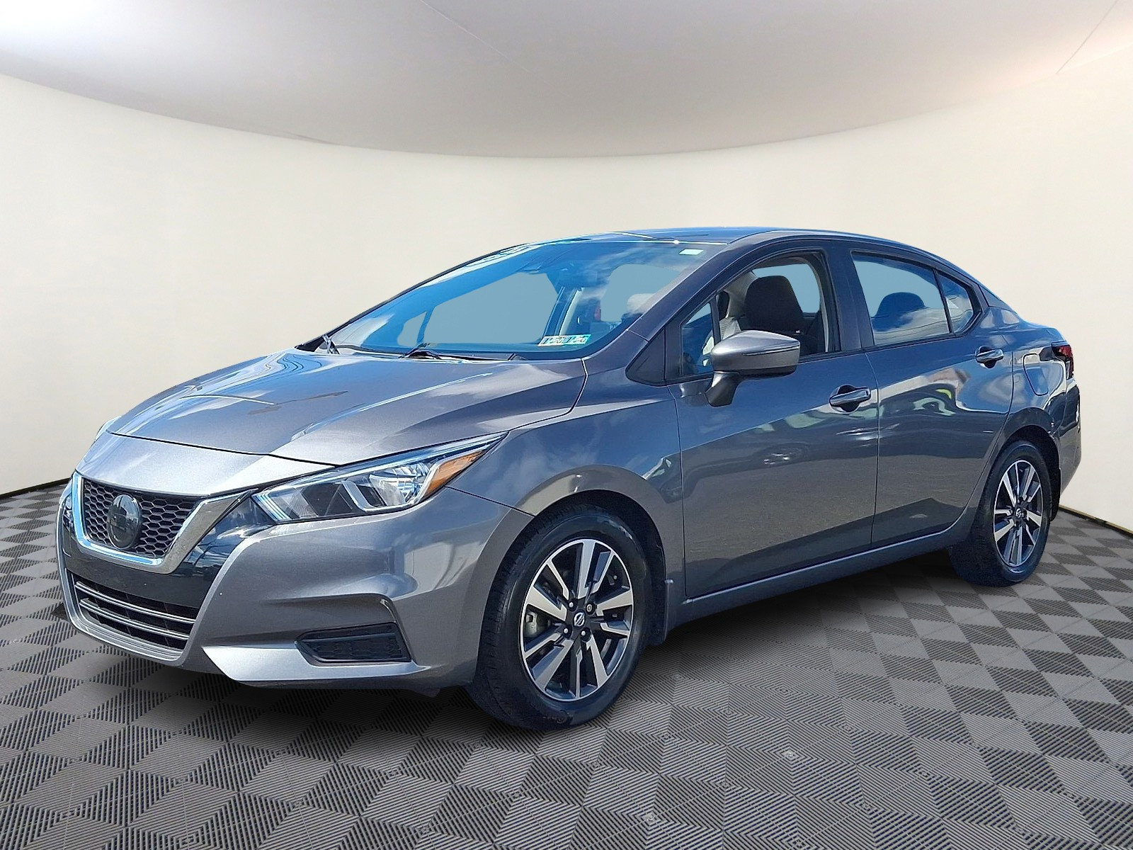 Used 2021 Nissan Versa SV FWD image 3