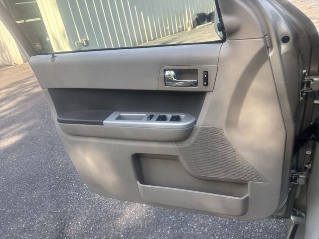 Used 2010 Mercury Mariner 2WD image 23