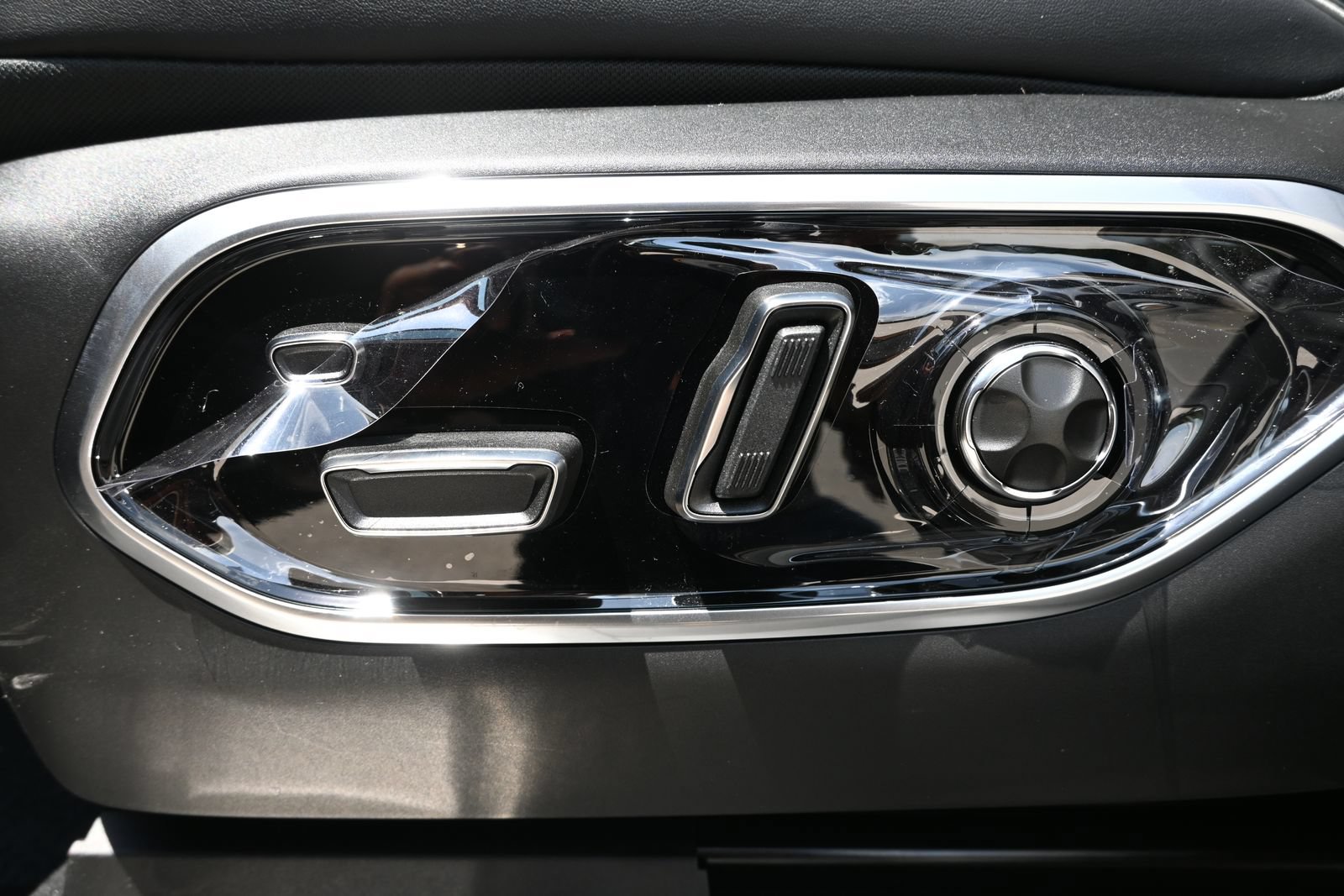 New 2026 Jeep Grand Cherokee L Summit AWD/4WD image 9