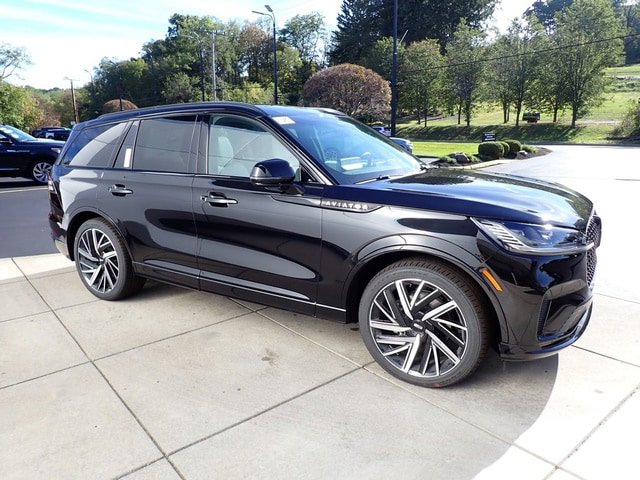 New 2025 Lincoln Aviator Black Label w/ Jet Appearance Package AWD/4WD image 14