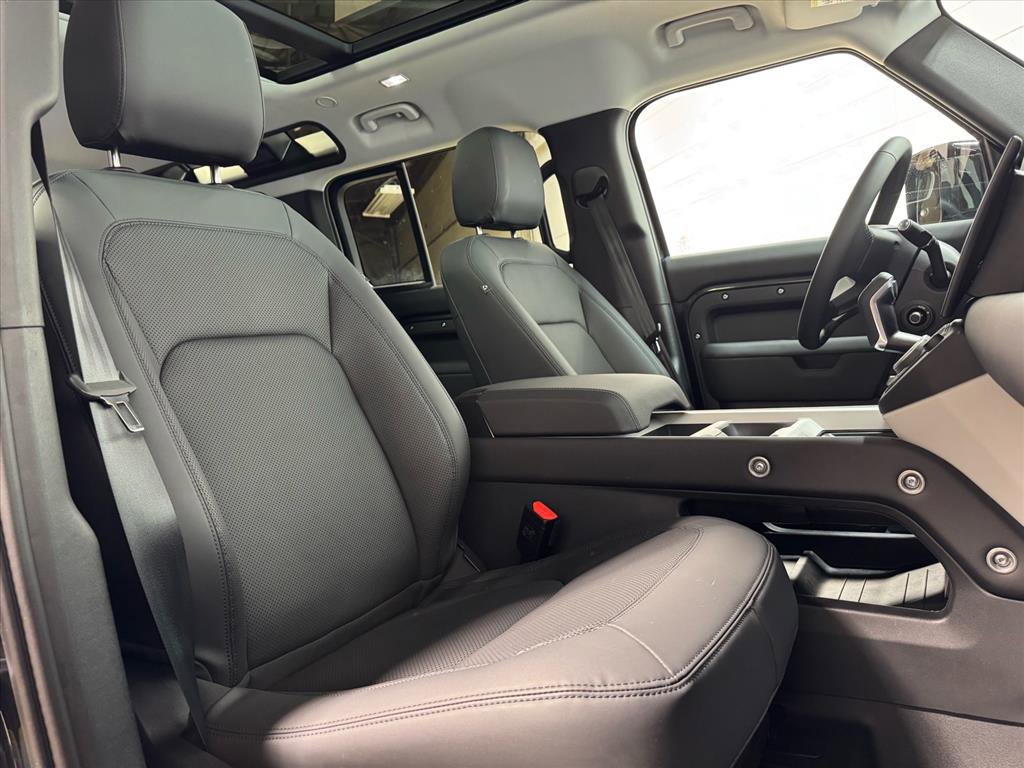 Used 2026 Land Rover Defender 110 S image 32