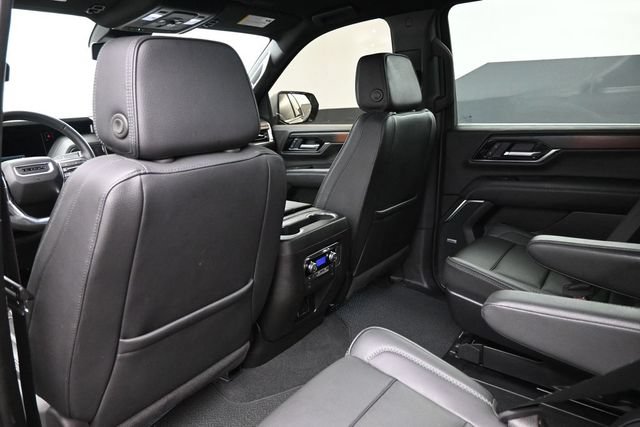 Used 2025 GMC Yukon XL Denali AWD/4WD image 11