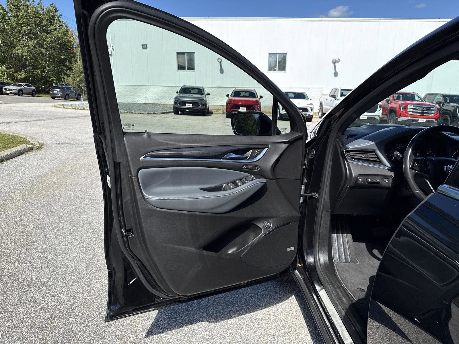 Used 2023 Buick Enclave Premium w/ Experience Buick Package image 9