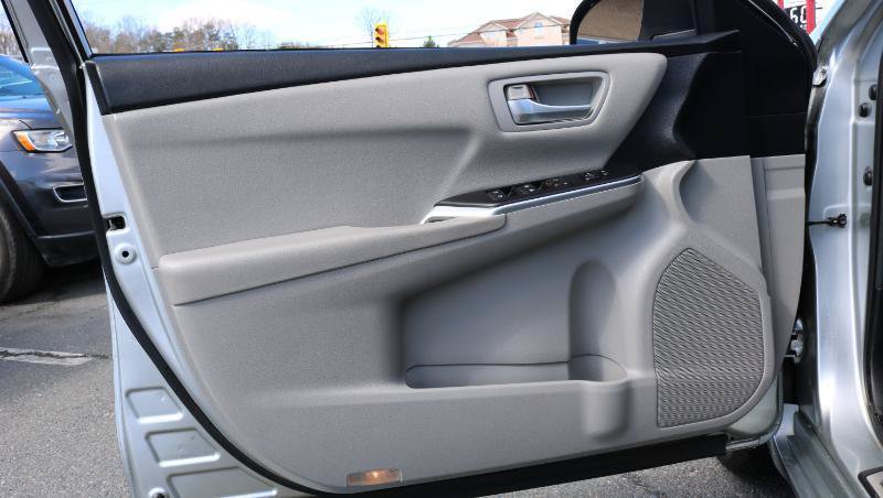Used 2017 Toyota Camry SE w/ Protection Package (Q2) FWD image 10