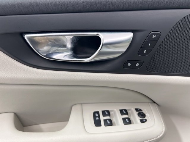 Used 2023 Volvo V60 B5 Cross Country Plus w/ Climate Package image 17