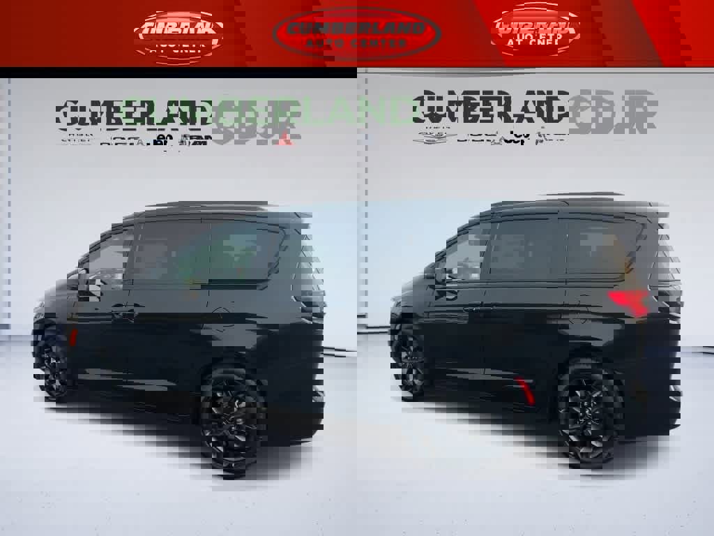 New 2026 Chrysler Pacifica Limited w/ S Appearance Package image 6