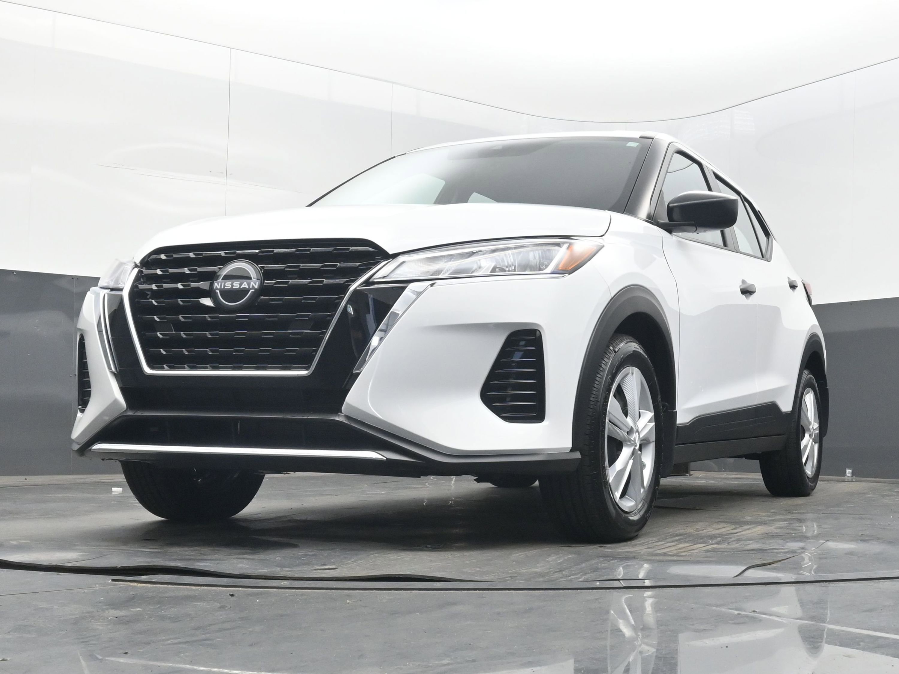 Certified 2025 Nissan Kicks Play S image 23