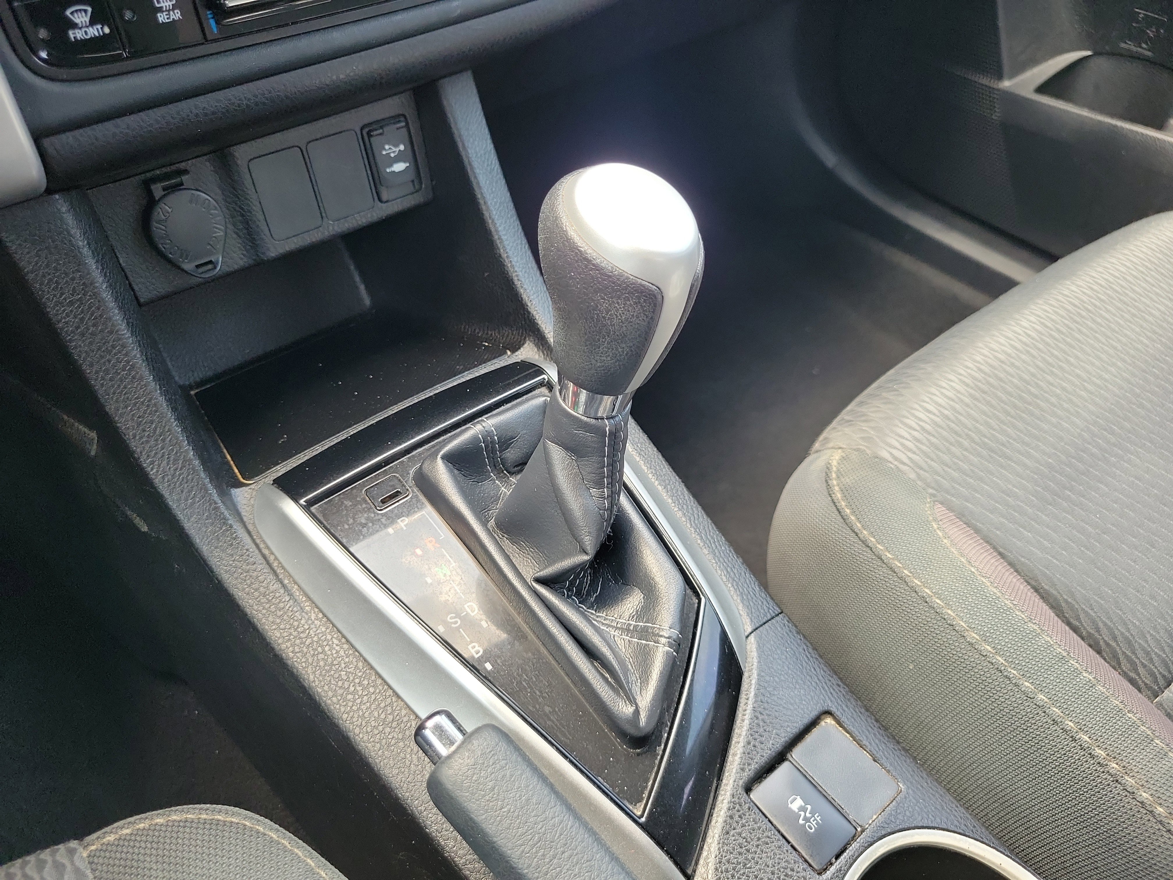 Used 2019 Toyota Corolla LE FWD image 28