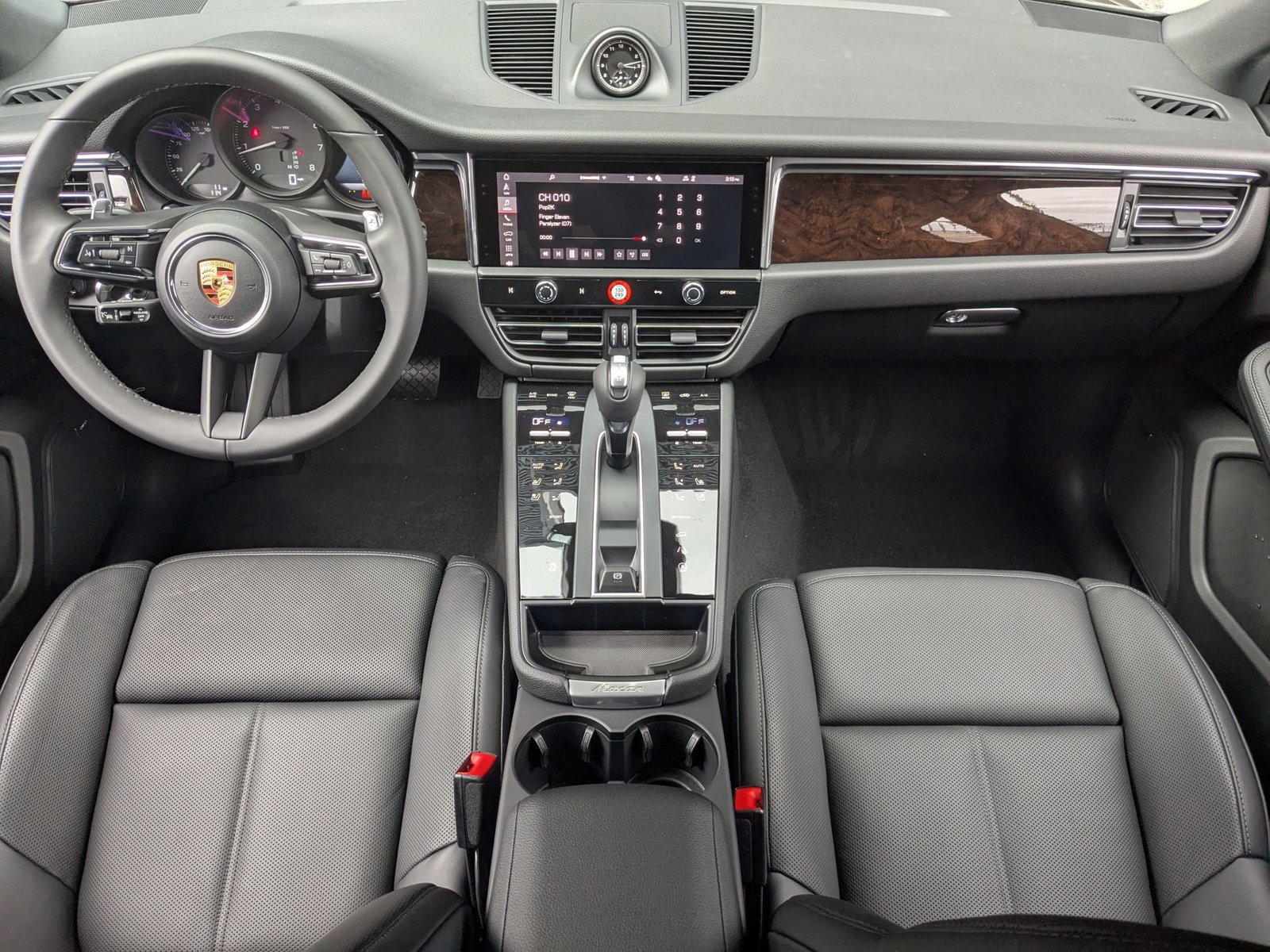 Certified 2026 Porsche Macan AWD/4WD image 24