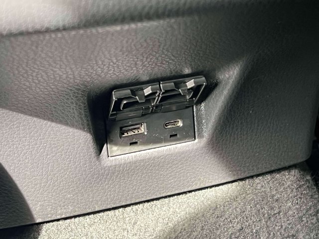 Used 2025 Toyota Camry SE w/ Convenience Package FWD image 14