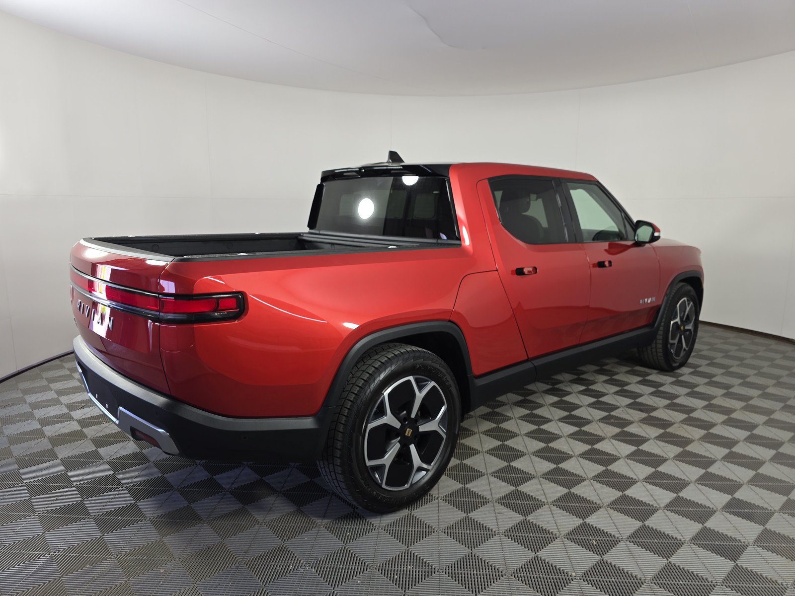 Used 2024 Rivian R1T Adventure AWD/4WD image 5