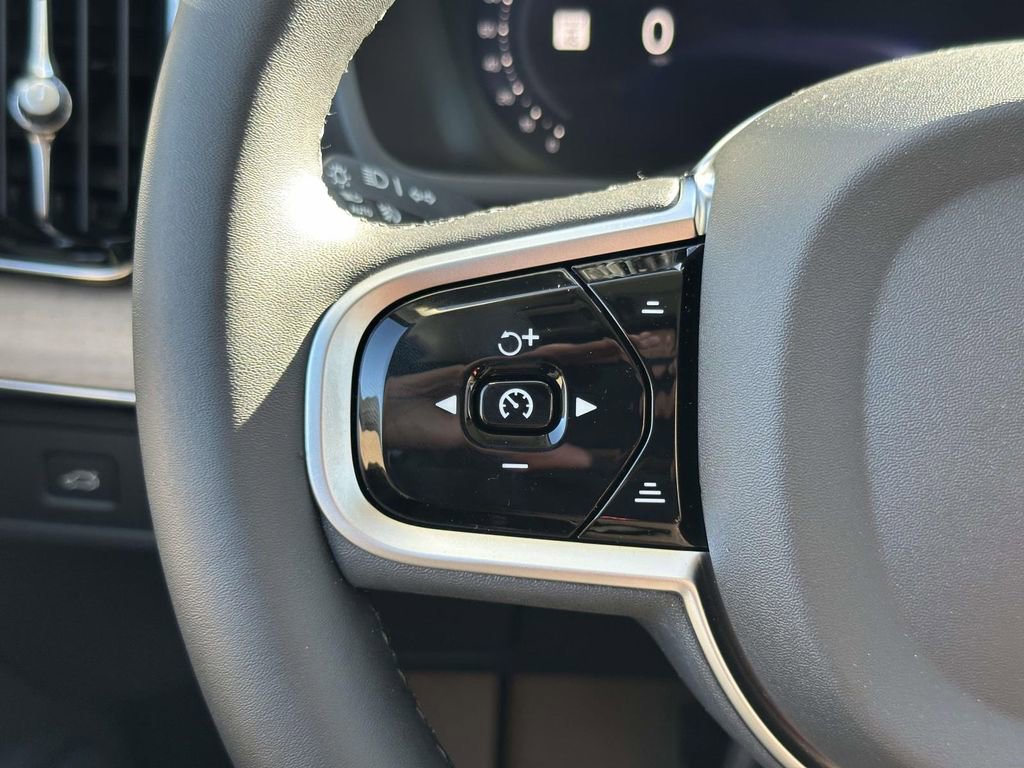 New 2026 Volvo XC90 B6 Plus w/ Protection Package Premier image 8