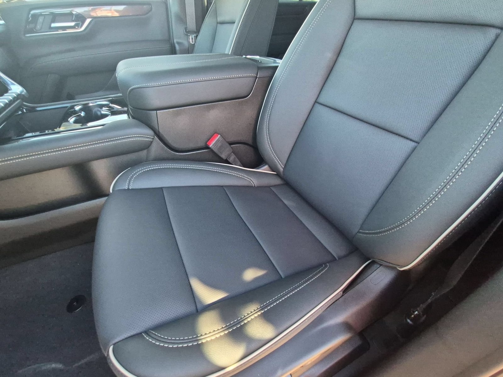 New 2027 GMC Yukon XL Elevation w/ Elevation Premium Package AWD/4WD image 24