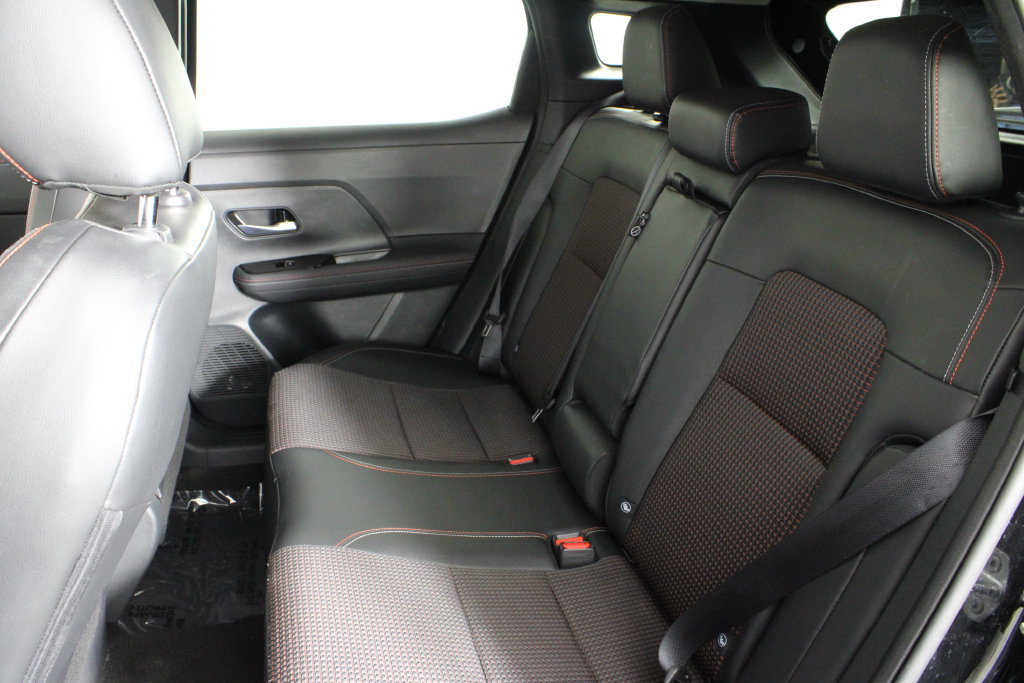 Certified 2025 Nissan Kicks SR FWD image 21