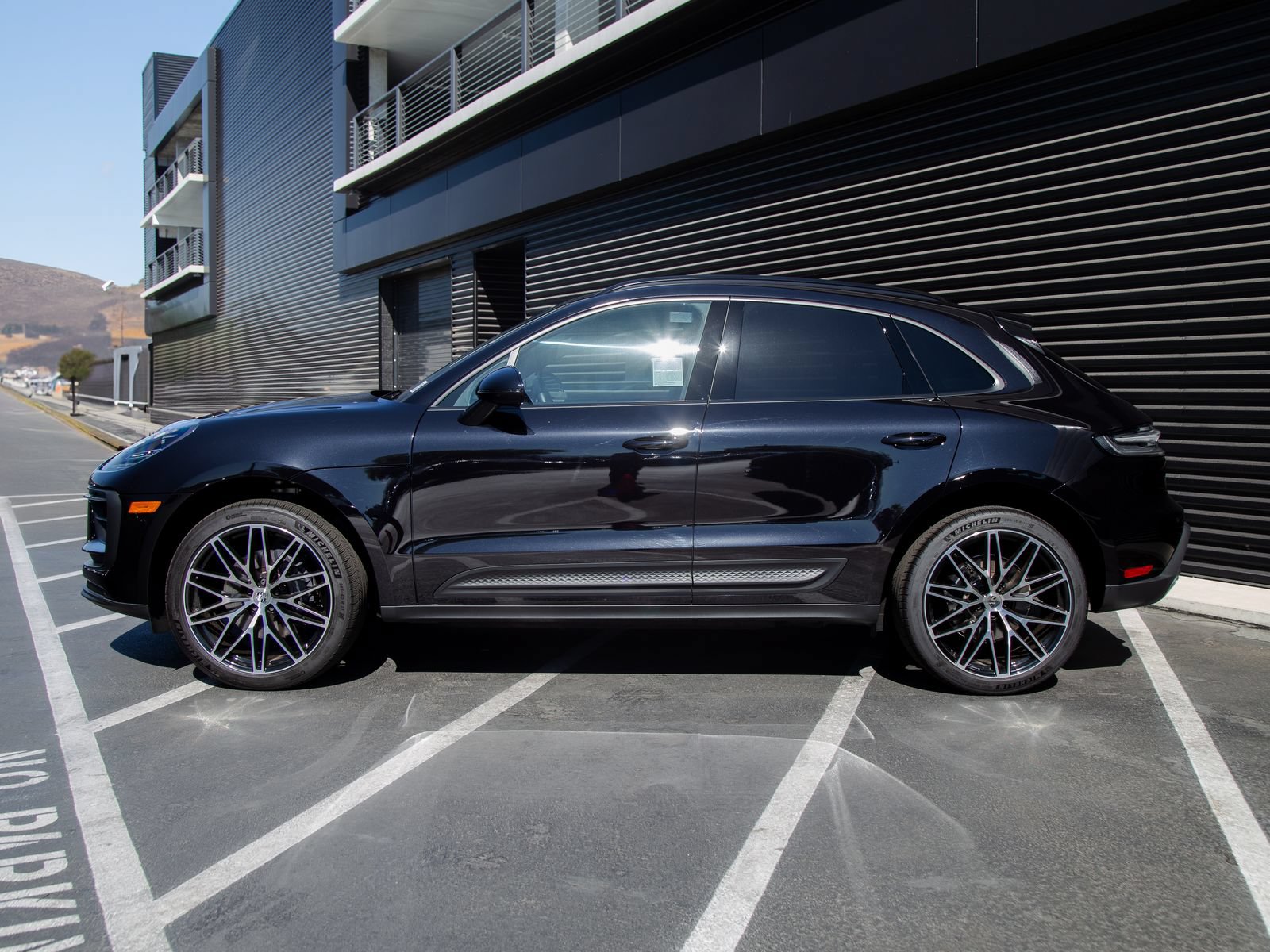 Certified 2026 Porsche Macan AWD/4WD image 2