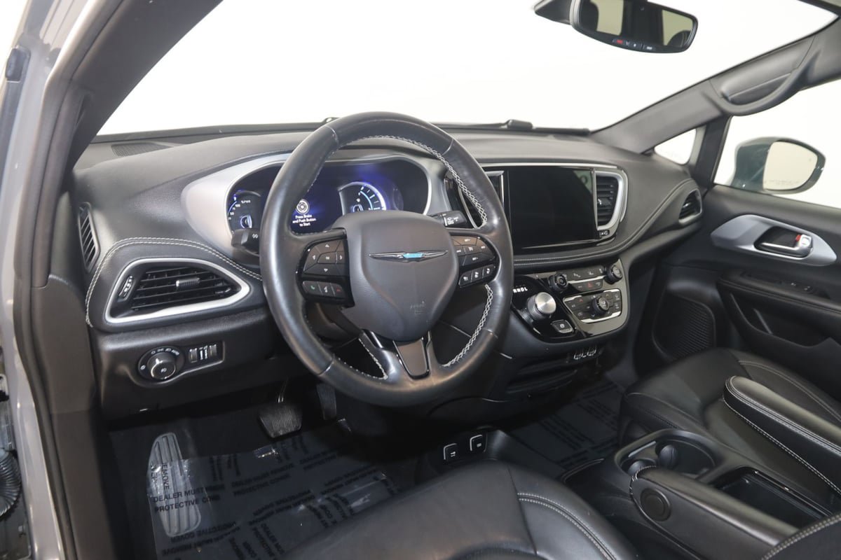 Used 2021 Chrysler Pacifica Touring-L w/ S Appearance Package FWD image 29