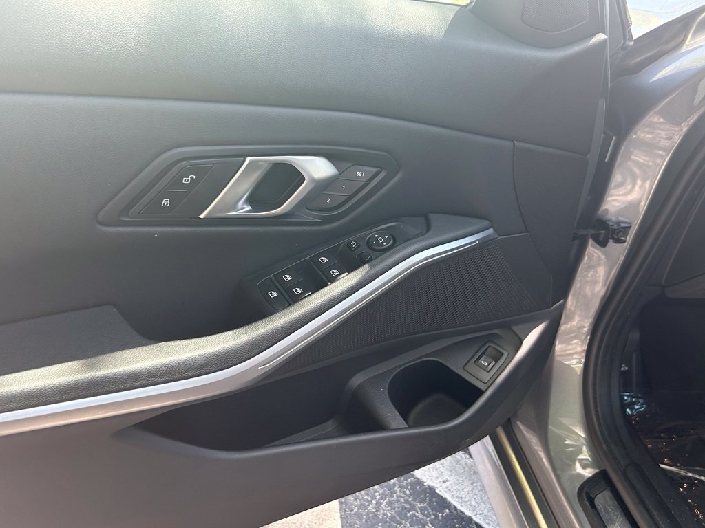 Used 2025 BMW 330i Sedan RWD image 16