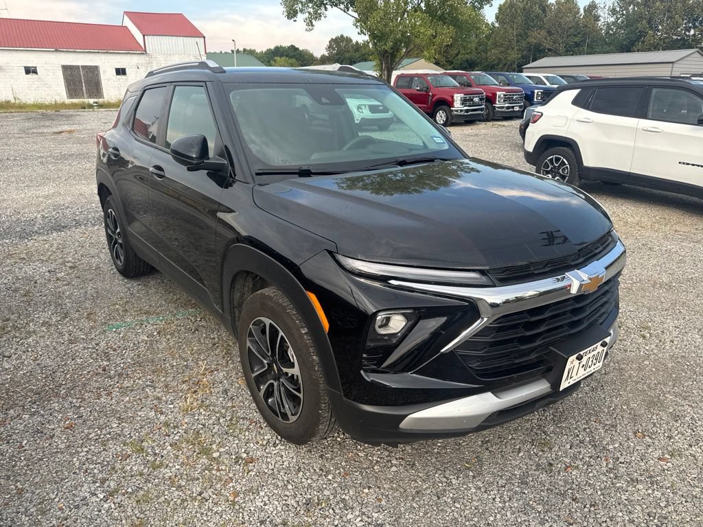 Used 2026 Chevrolet TrailBlazer LT FWD image 2