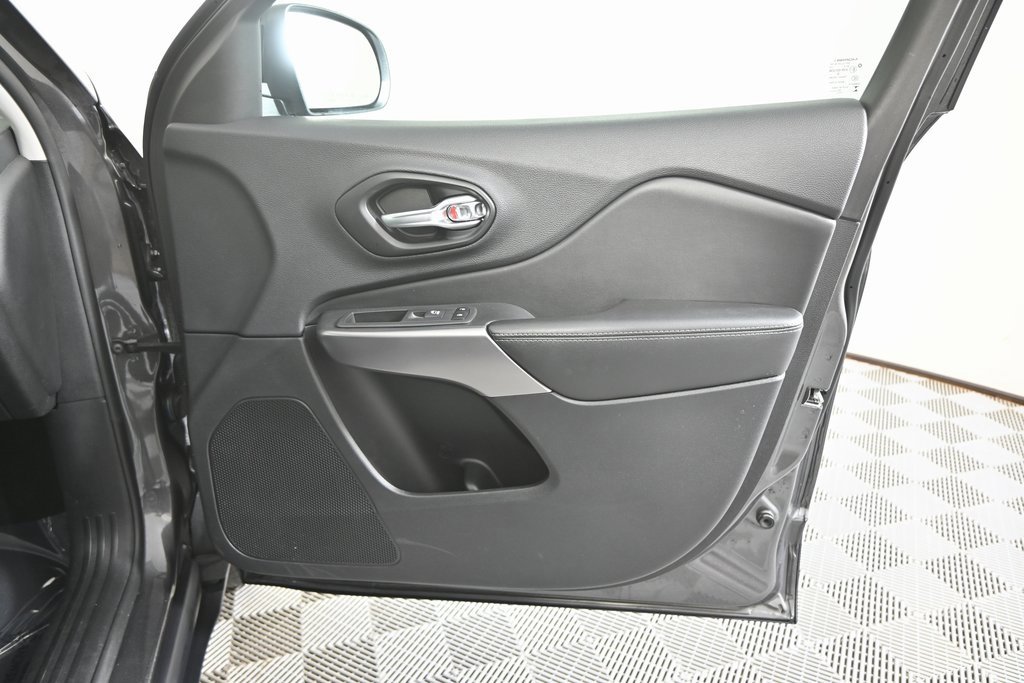 Used 2022 Jeep Cherokee Limited image 12