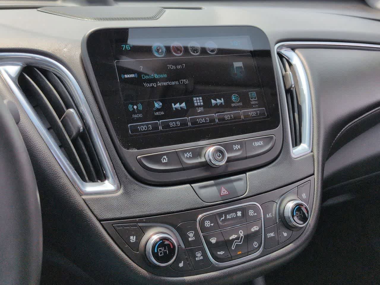 Used 2017 Chevrolet Malibu Premier FWD image 27