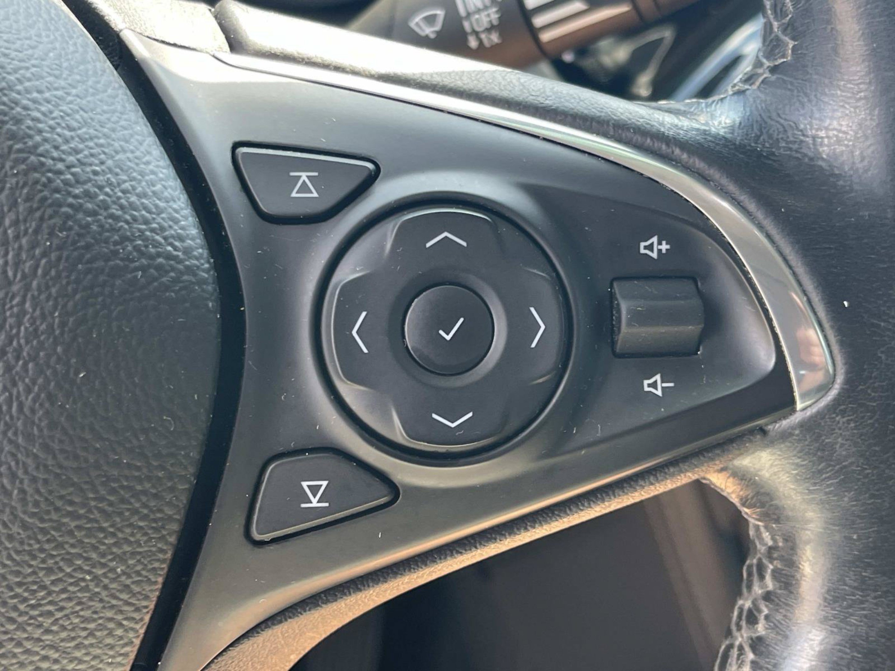 Used 2020 Buick Envision Essence FWD image 38