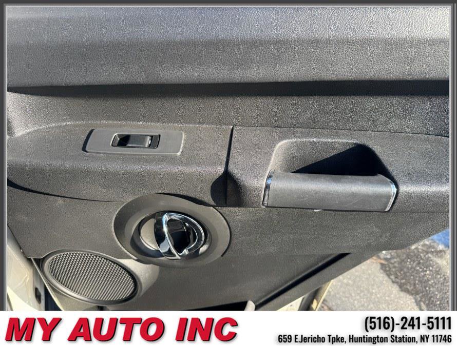 Used 2010 Jeep Commander Sport w/ Sun/Sound Group image 33