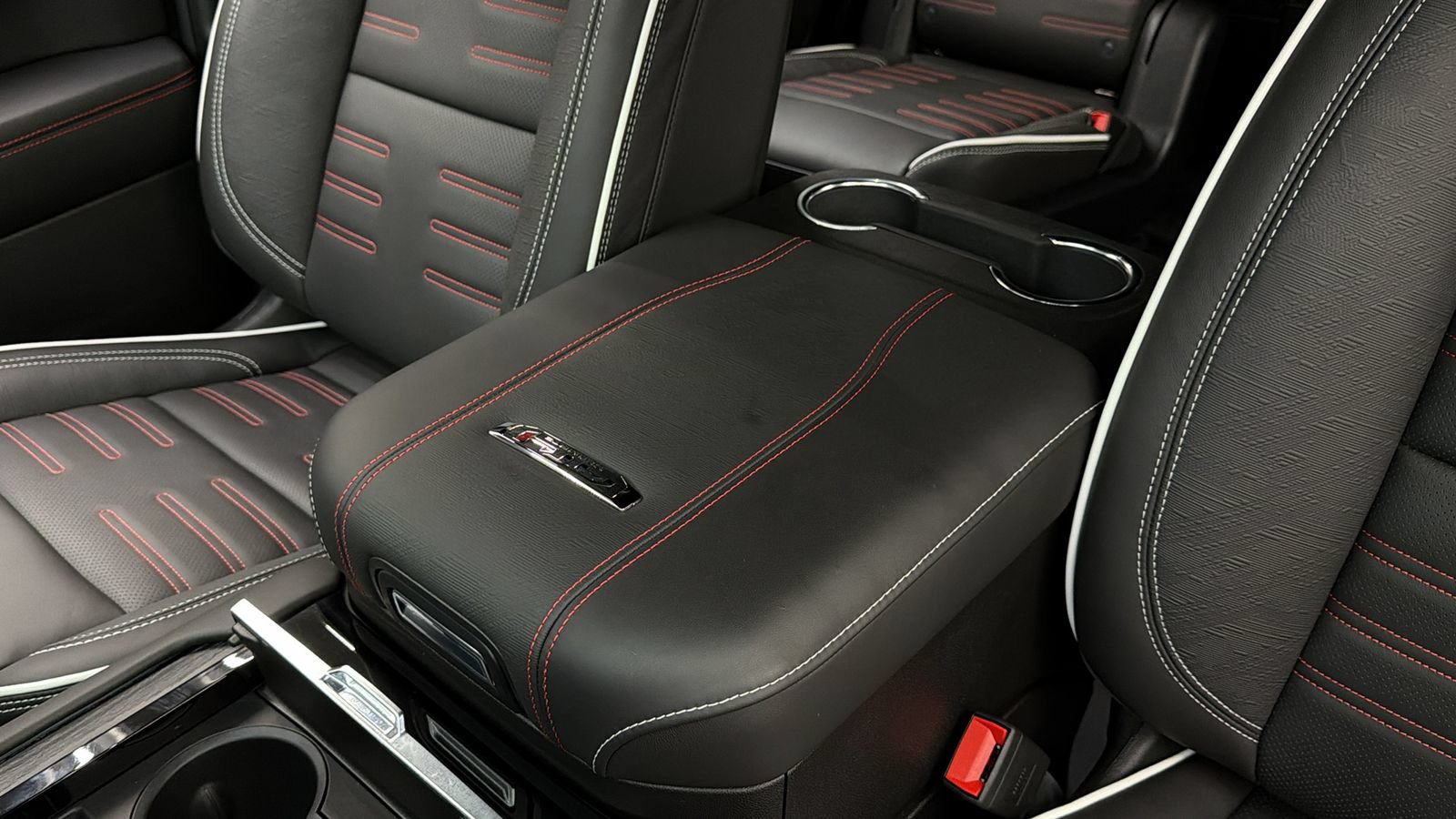Used 2026 GMC Yukon AT4 Ultimate w/ LPO, Floor Liner Package AWD/4WD image 36