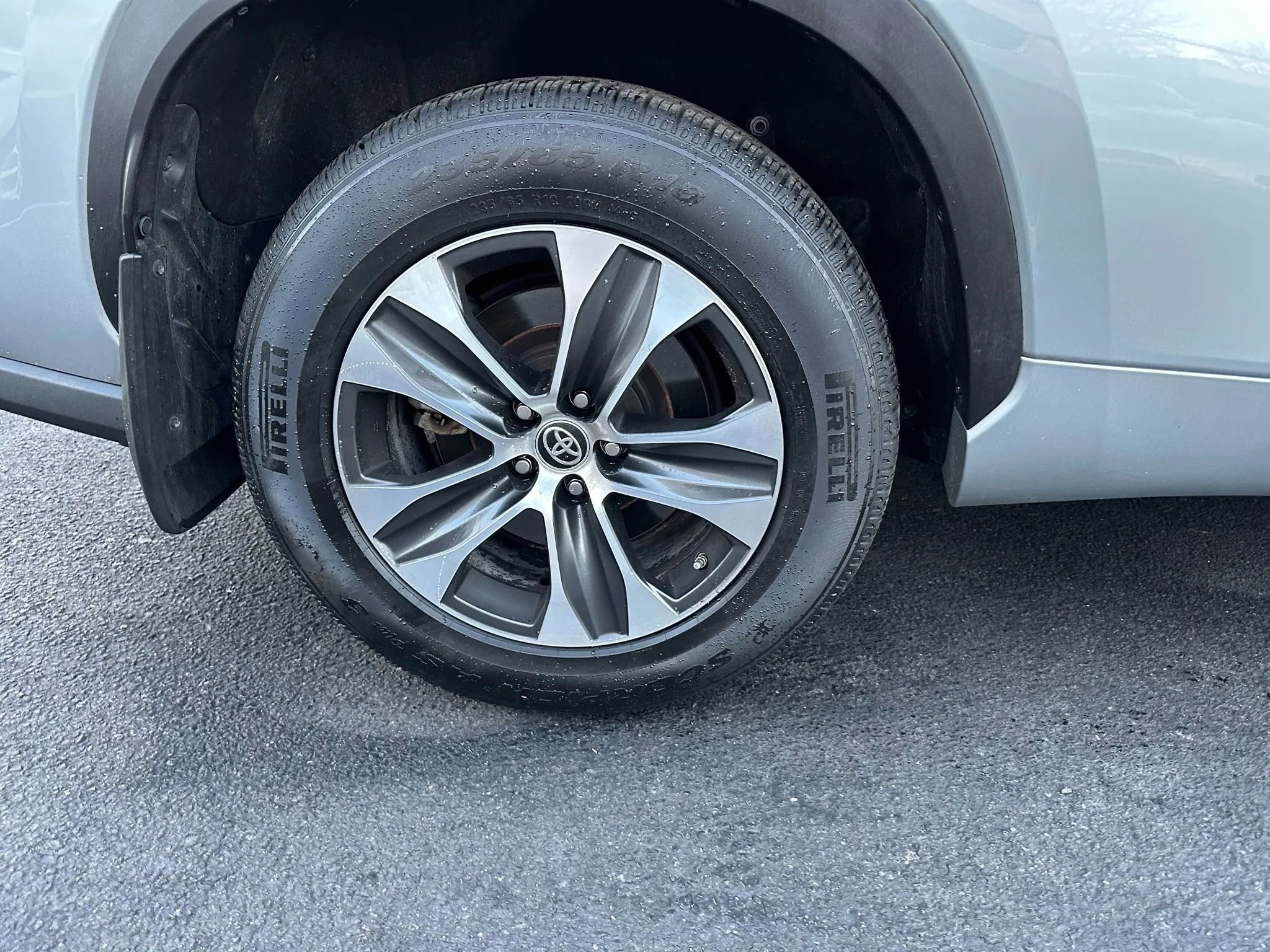 Used 2020 Toyota Highlander XLE image 14