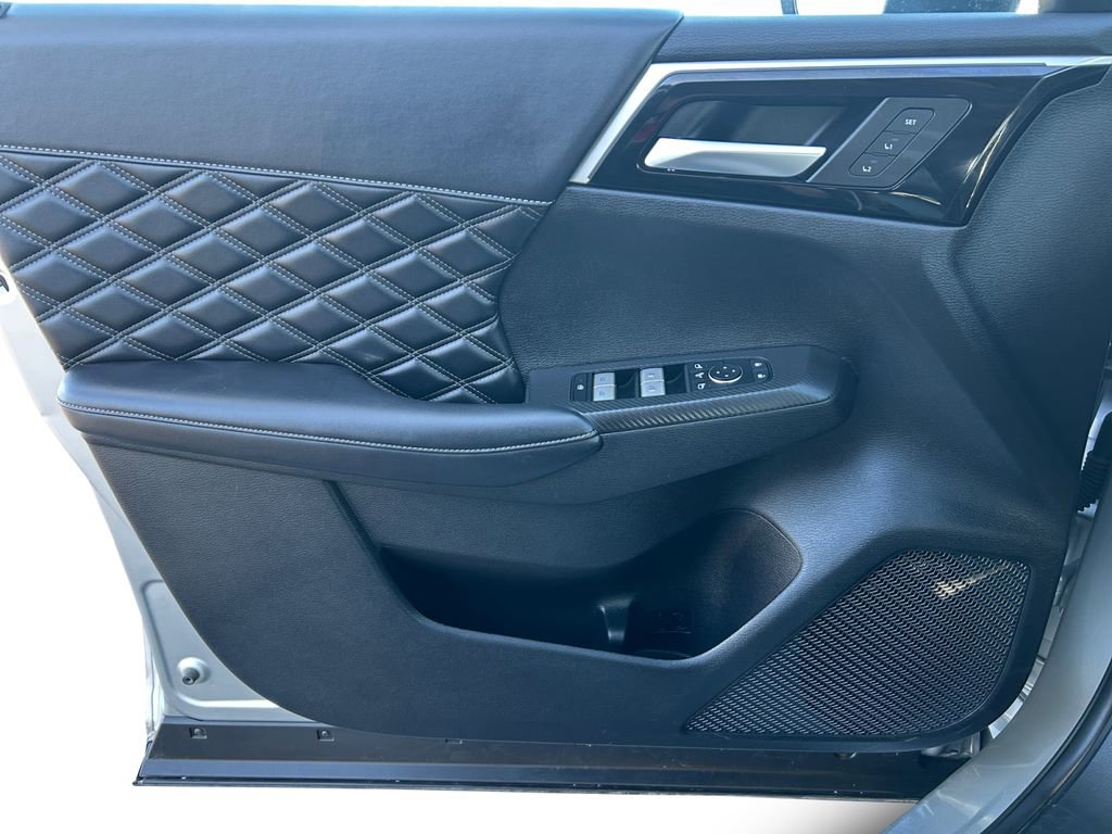 Used 2024 Mitsubishi Outlander SEL image 17