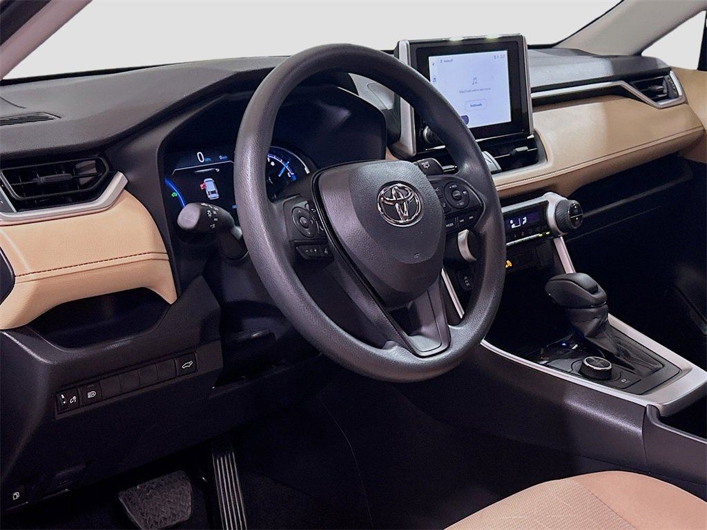 Used 2025 Toyota RAV4 XLE image 7