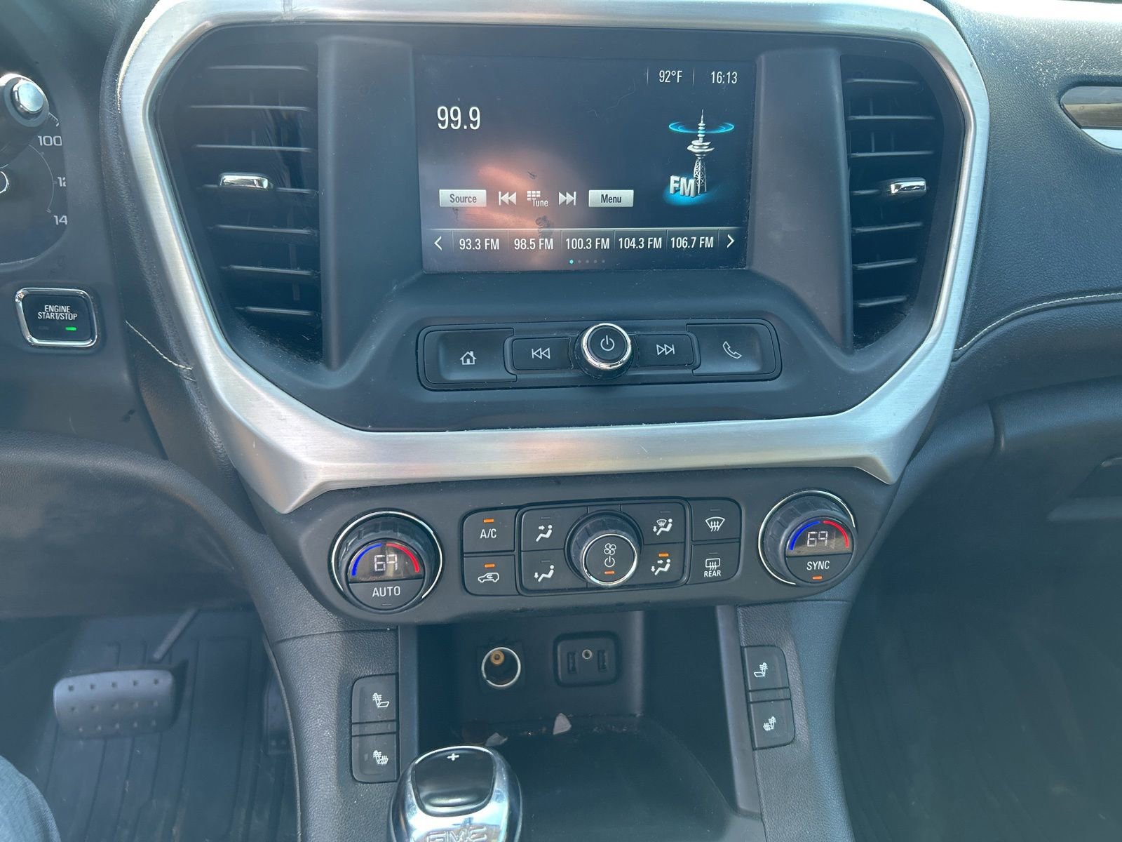 Used 2019 GMC Acadia SLE w/ LPO, Floor Liner Package FWD image 16