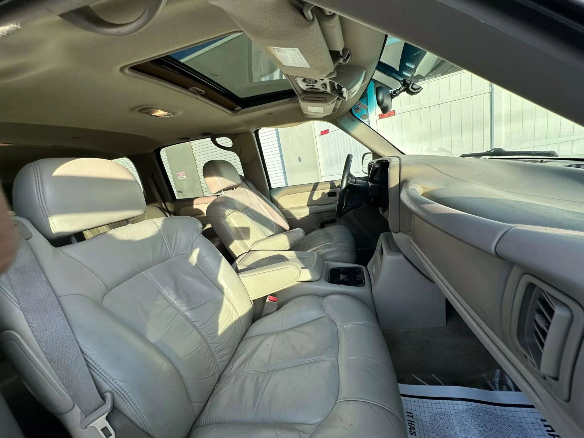 Used 2002 Chevrolet Suburban LT image 10