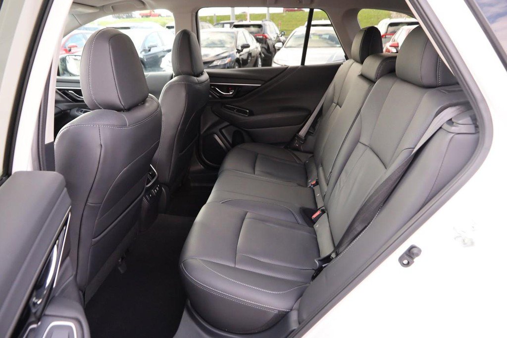 Used 2022 Subaru Outback Limited image 11