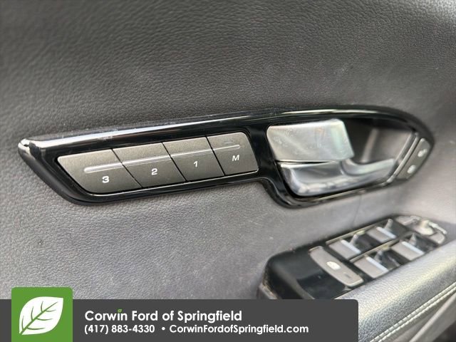 Used 2018 Land Rover Range Rover Evoque SE Premium image 12