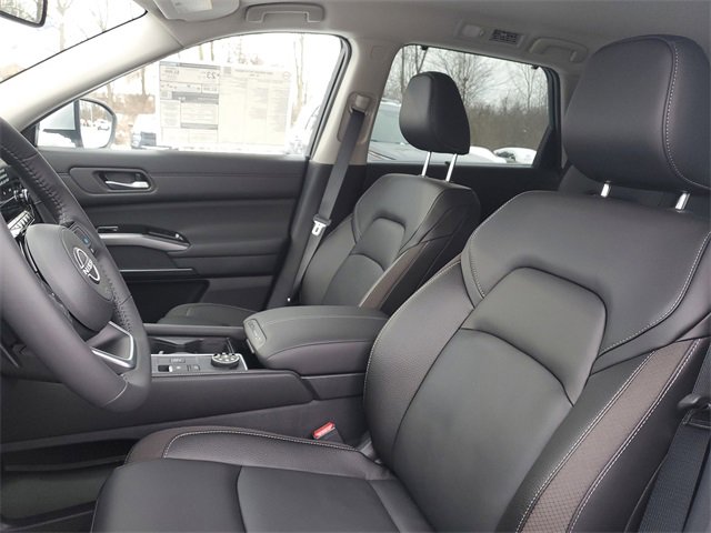 New 2025 Nissan Pathfinder SL image 8
