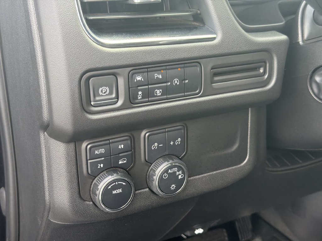 Used 2024 Chevrolet Suburban LT w/ Luxury Package AWD/4WD image 25
