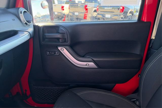 Used 2015 Jeep Wrangler Sahara w/ Connectivity Group AWD/4WD image 20