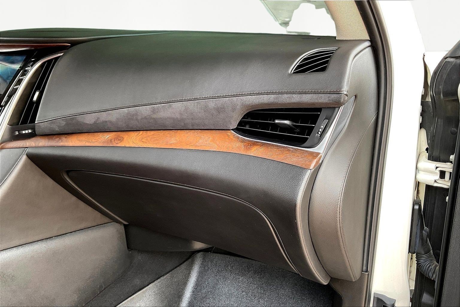 Used 2015 Cadillac Escalade ESV Premium image 27