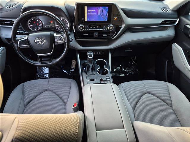 Used 2023 Toyota Highlander LE FWD image 17