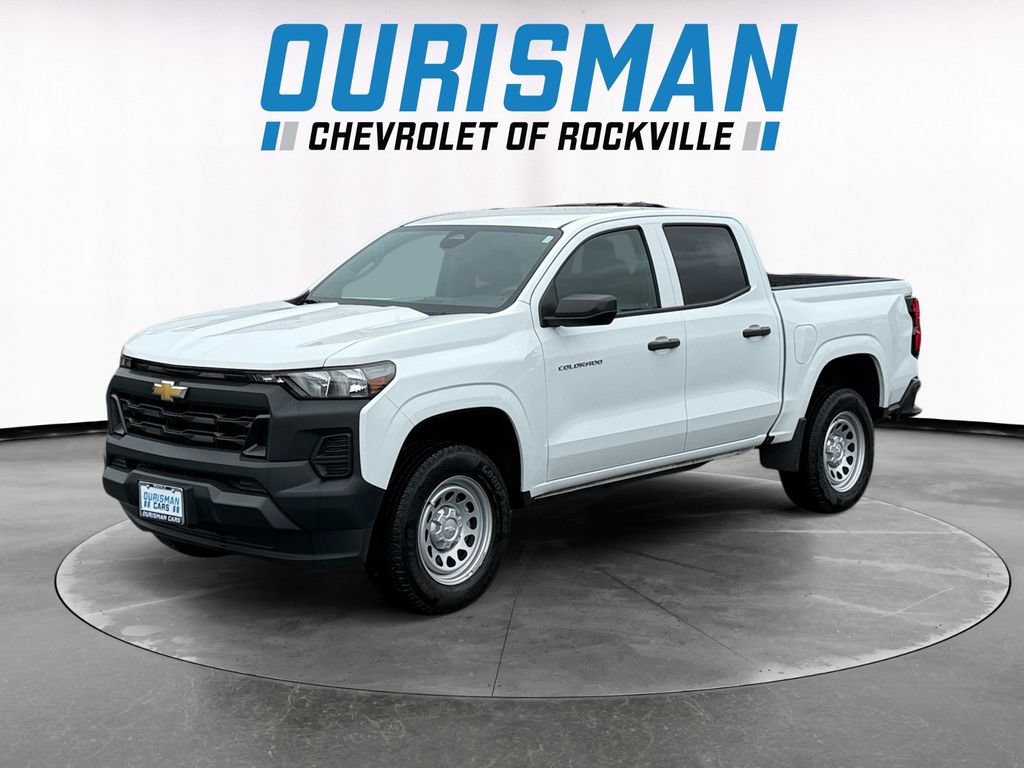 Used 2024 Chevrolet Colorado W/T RWD image 2