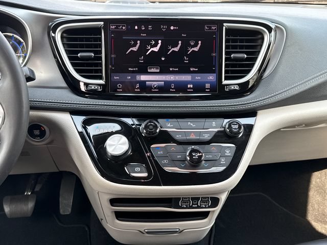 Used 2023 Chrysler Pacifica Touring-L FWD image 10