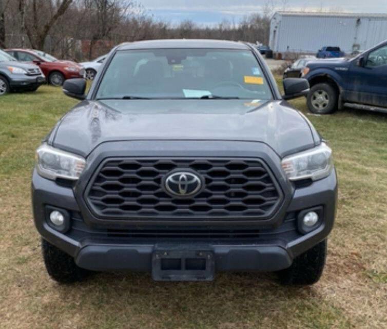 Used 2020 Toyota Tacoma TRD Off-Road w/ Technology Package image 16