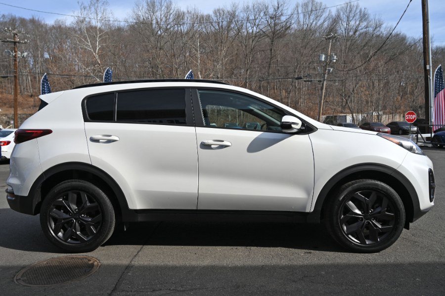 Used 2022 Kia Sportage Nightfall Edition image 6