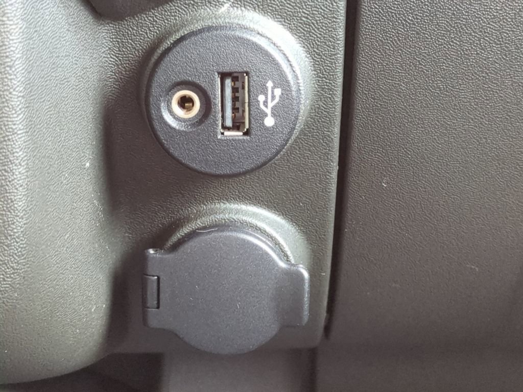 Used 2019 Nissan Frontier SV image 6