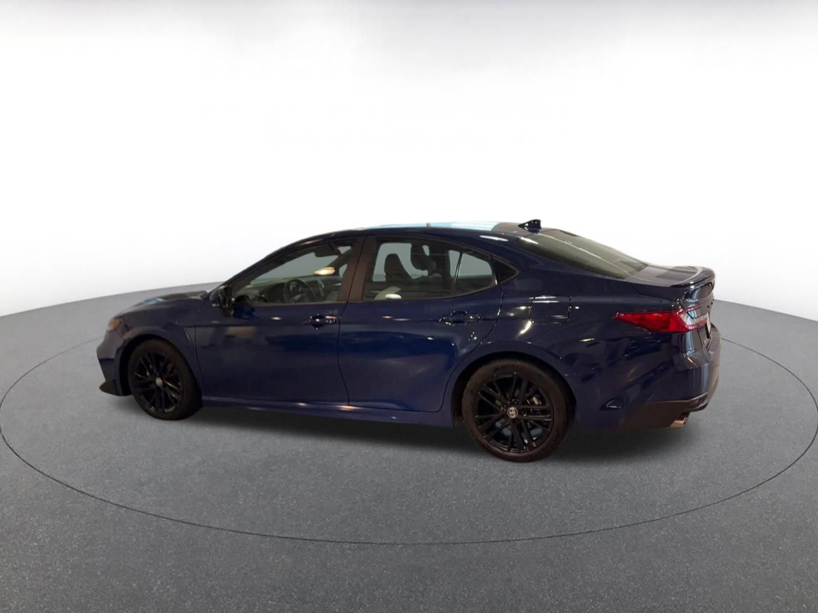 Used 2025 Toyota Camry SE image 11