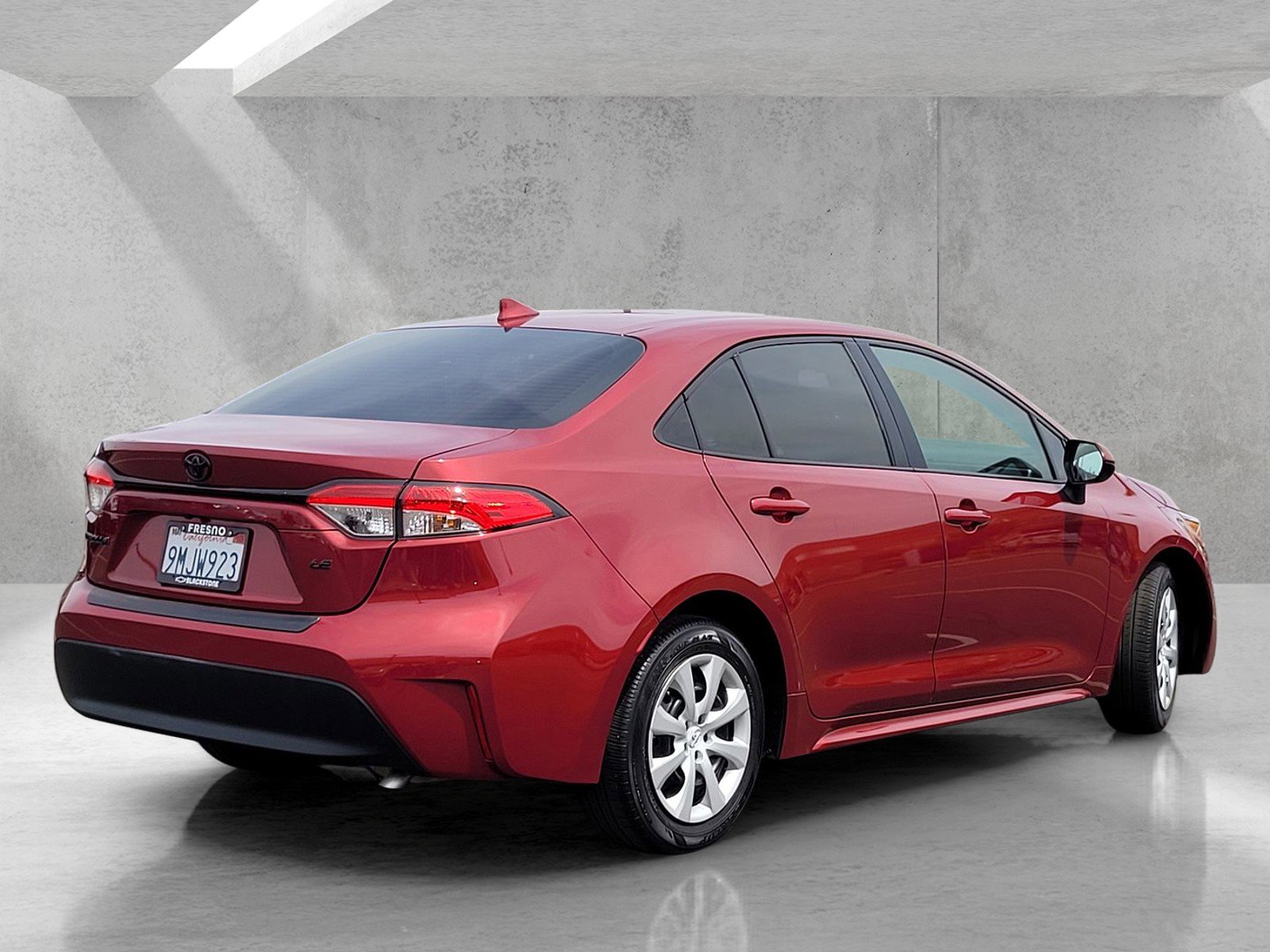 Used 2024 Toyota Corolla LE FWD image 4