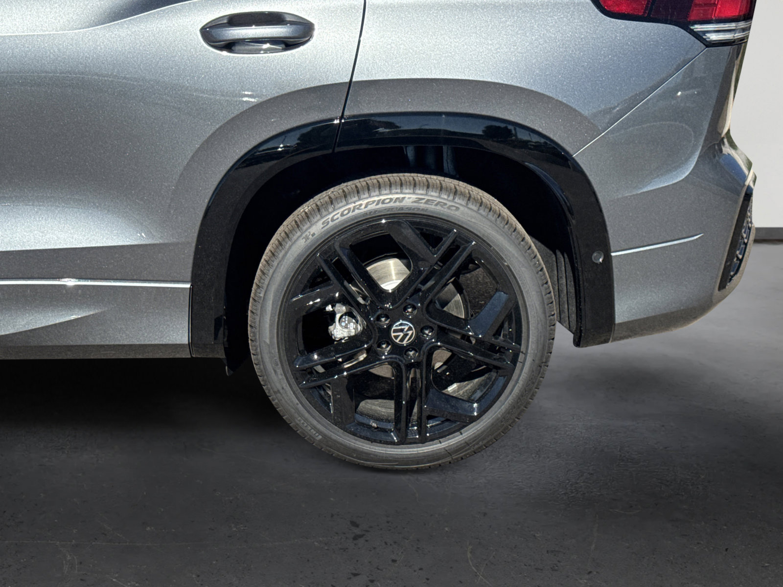 New 2026 Volkswagen Tiguan SE R-Line image 9