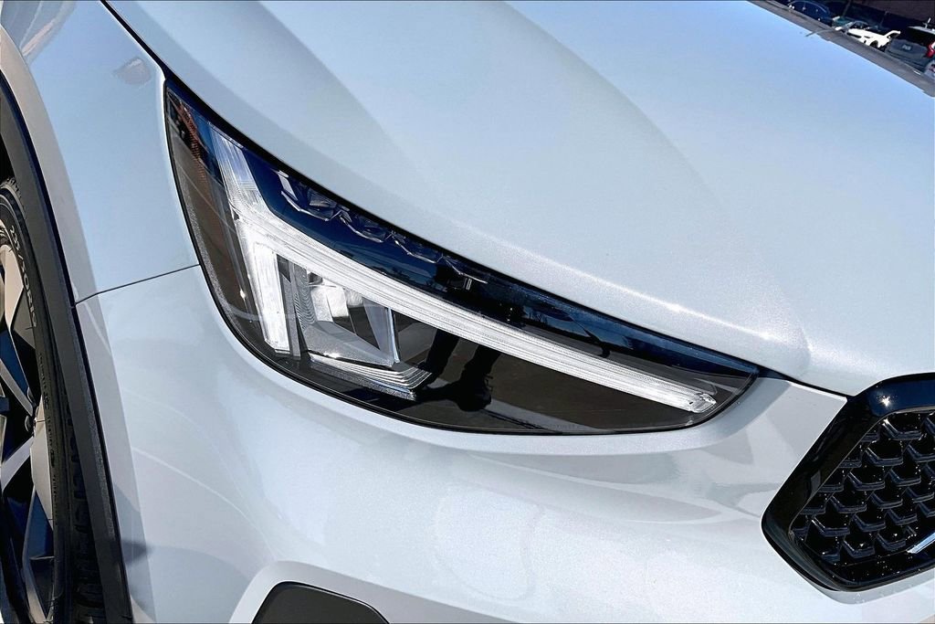 New 2026 Volvo XC40 B4 Core image 40