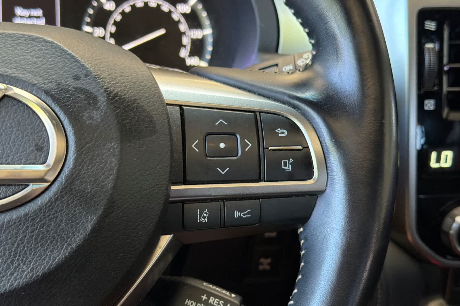 Used 2022 Lexus GX 460 Premium w/ Premium Package AWD/4WD image 28
