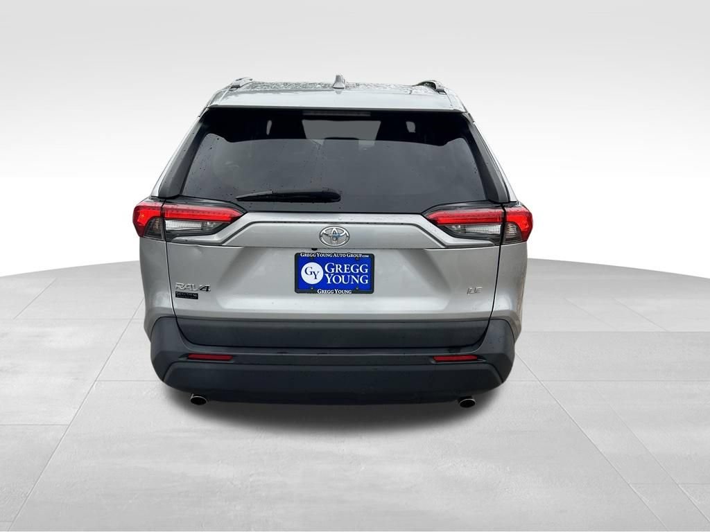 Used 2020 Toyota RAV4 LE FWD image 5